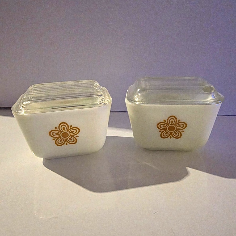 Pyrex 502 Vintage 1 Cup White/Gold Floral Glass Refrigerator Dish Set w/Lids (2)